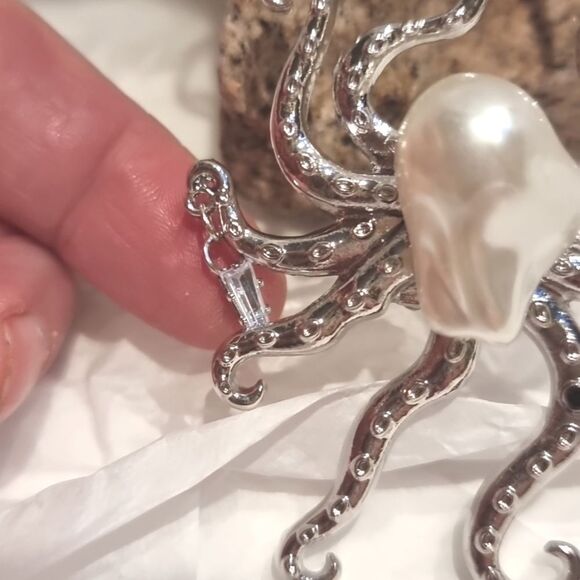 New ZARA Silver Octopus Baroque Pearl Ear Cuff Earring - Picture 5 of 8